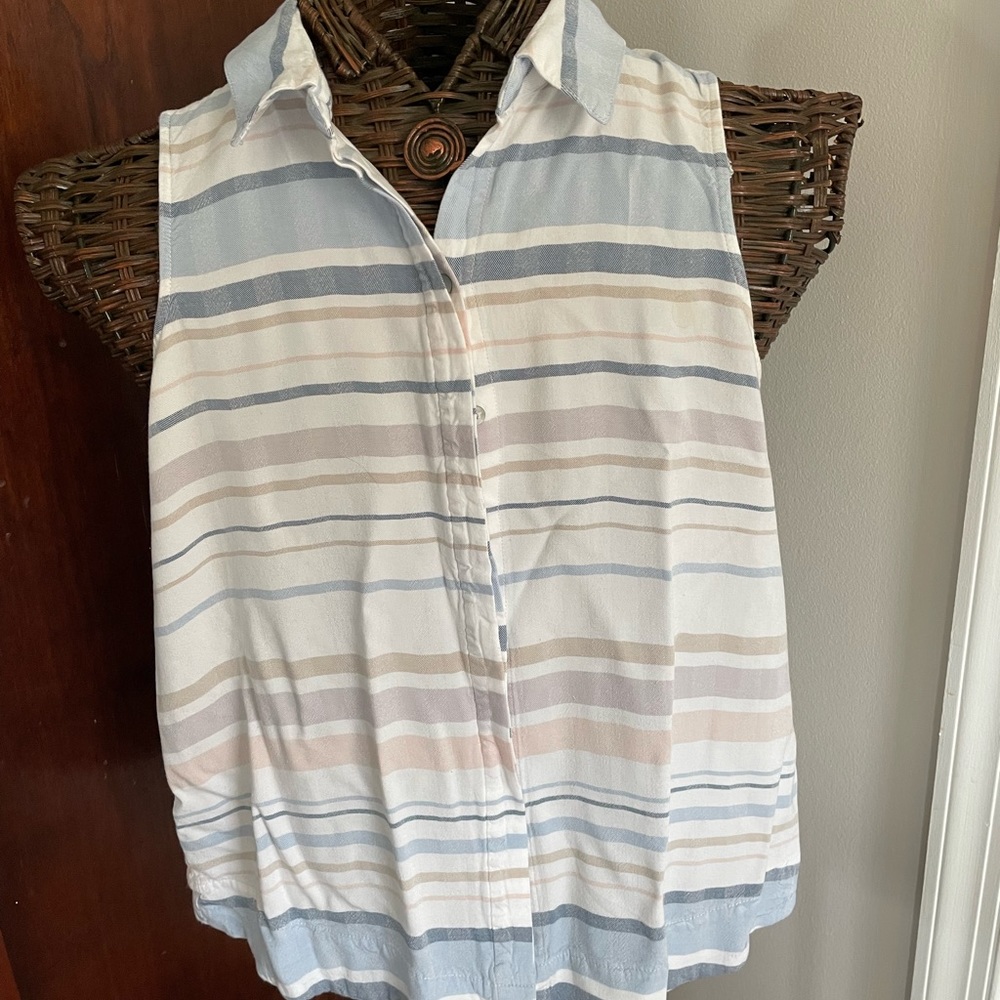 Sleeveless rayon blouse
